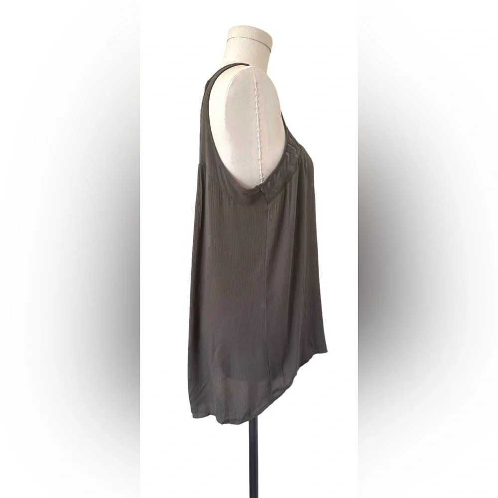 Mossimo - Geometric Mesh Front Swingy Tank in hi-low cut - sleeveless blouse - Picture 6 of 10
